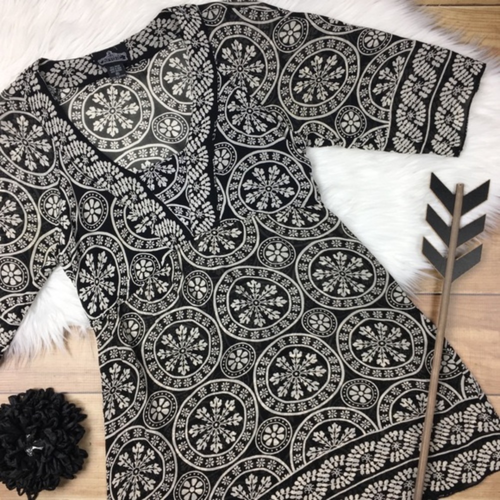 ANGIE Black & White Tunic